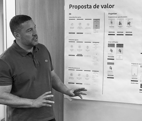 Renon Pena presents a benchmarking on financial flows
